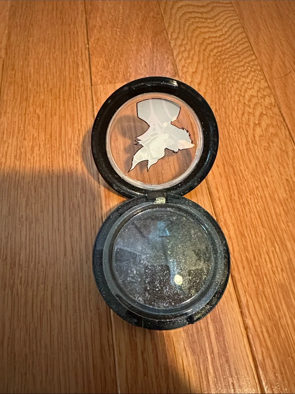 MAC Cosmetics Villains collection - she who dares mineralize eye shadow